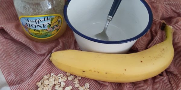 A banana, honey and oats